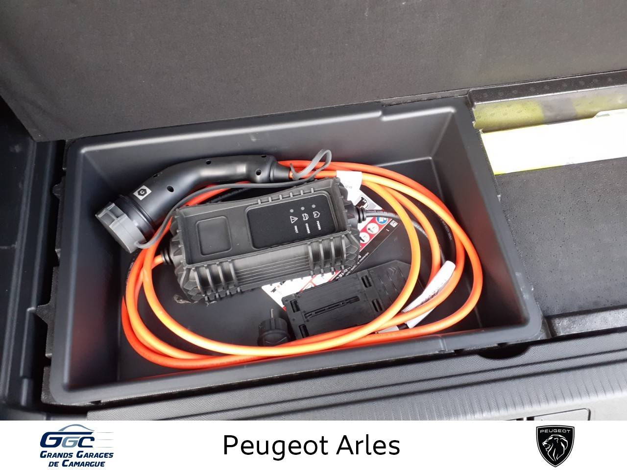 PEUGEOT 3008 Hybrid4 300 e-EAT8 Allure Pack